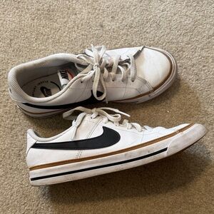 Nike White and Black Casual Sneakers